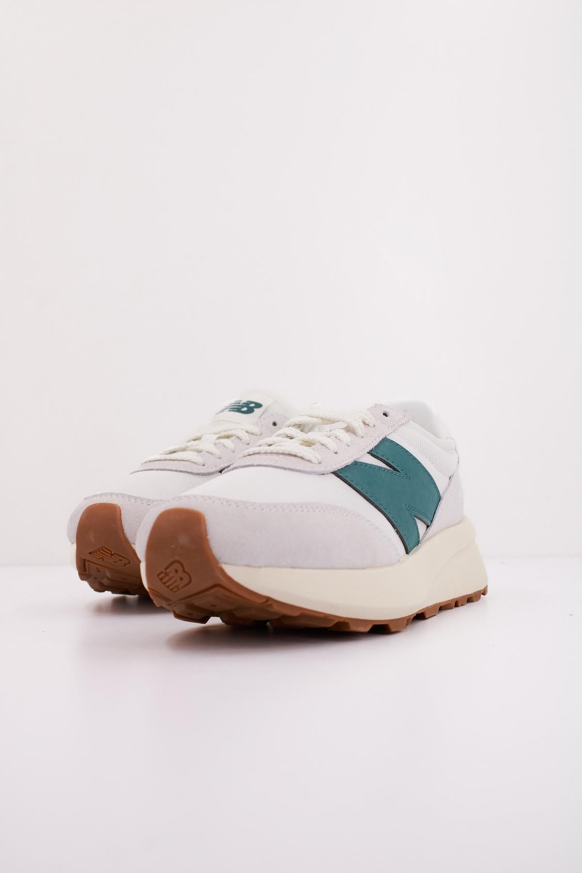 NEW BALANCE U  en color BLANCO  (2)