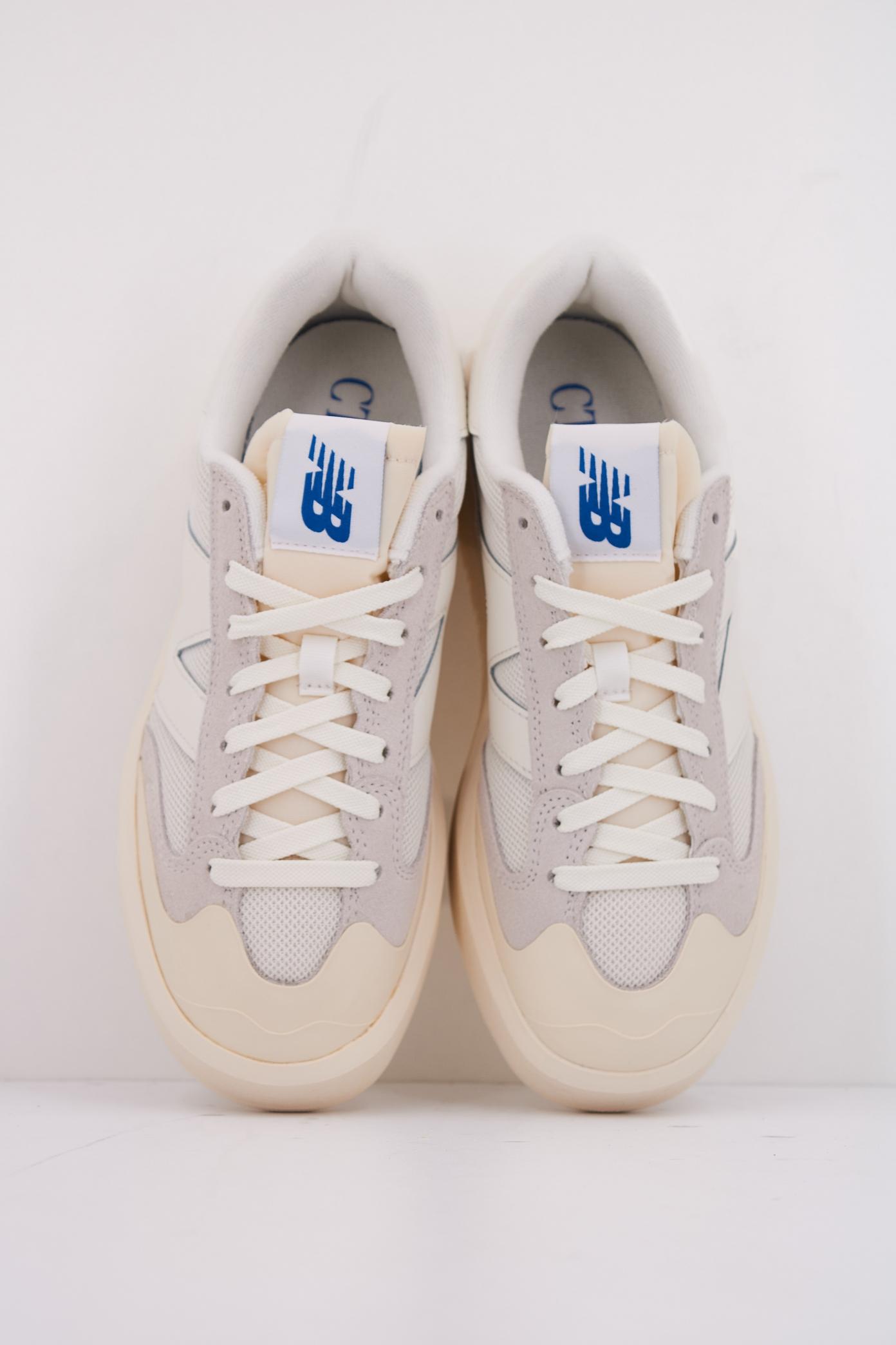 NEW BALANCE CT RB  en color BLANCO  (3)
