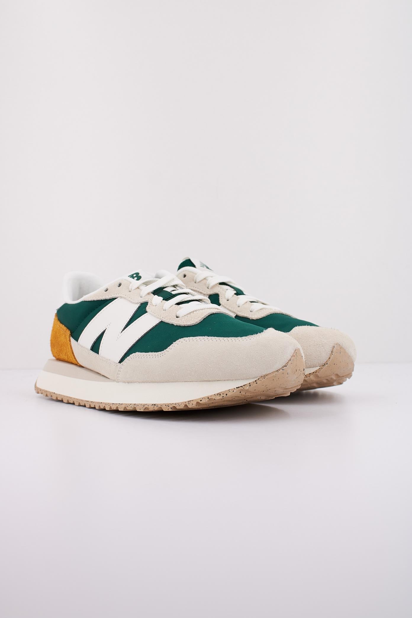 NEW BALANCE MS en color VERDE  (2)