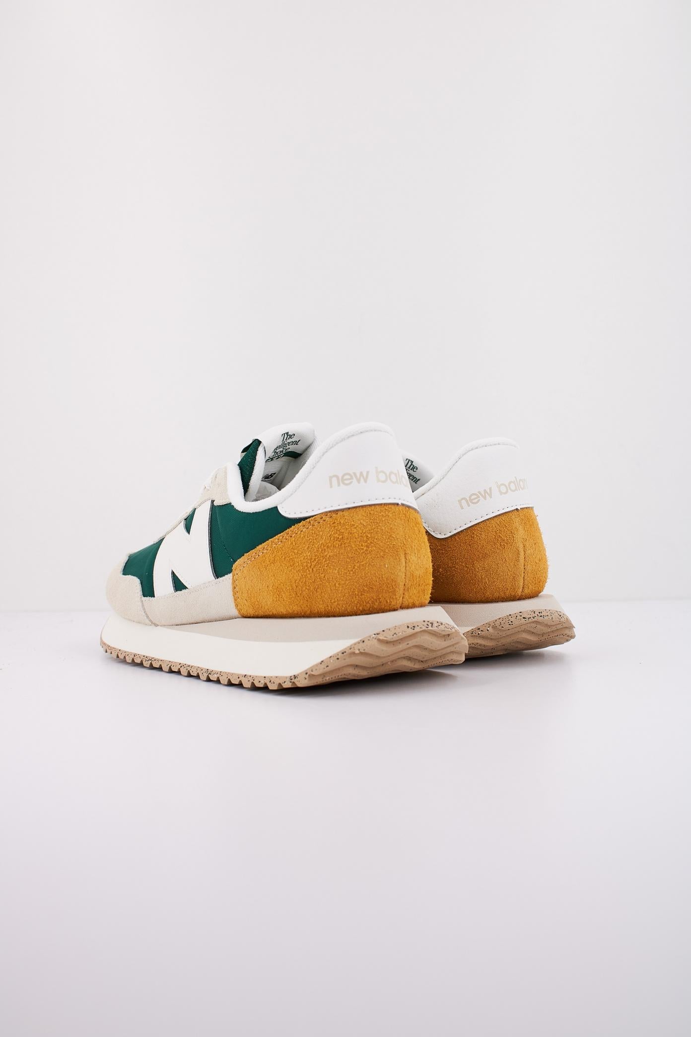 NEW BALANCE MS en color VERDE  (4)