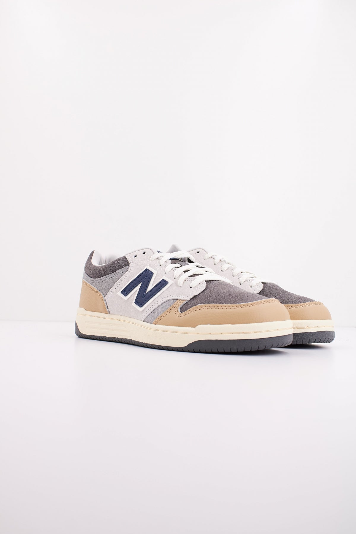 NEW BALANCE LGB RETRO BASKETBALL en color GRIS  (2)