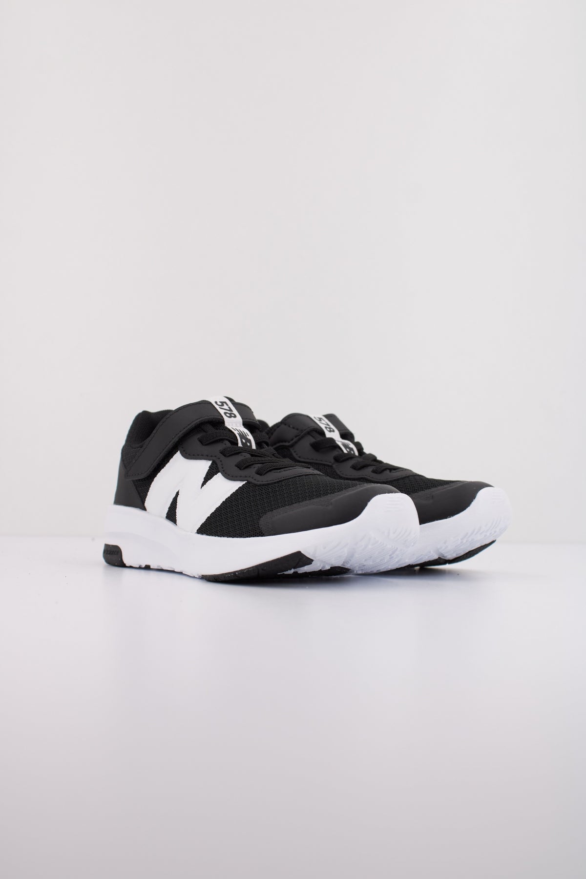 NEW BALANCE PT en color NEGRO  (2)