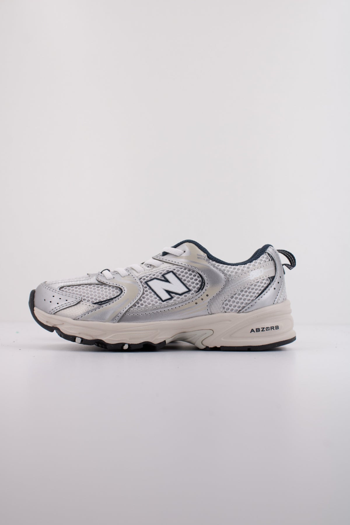 NEW BALANCE PZ  en color PLATA  (1)