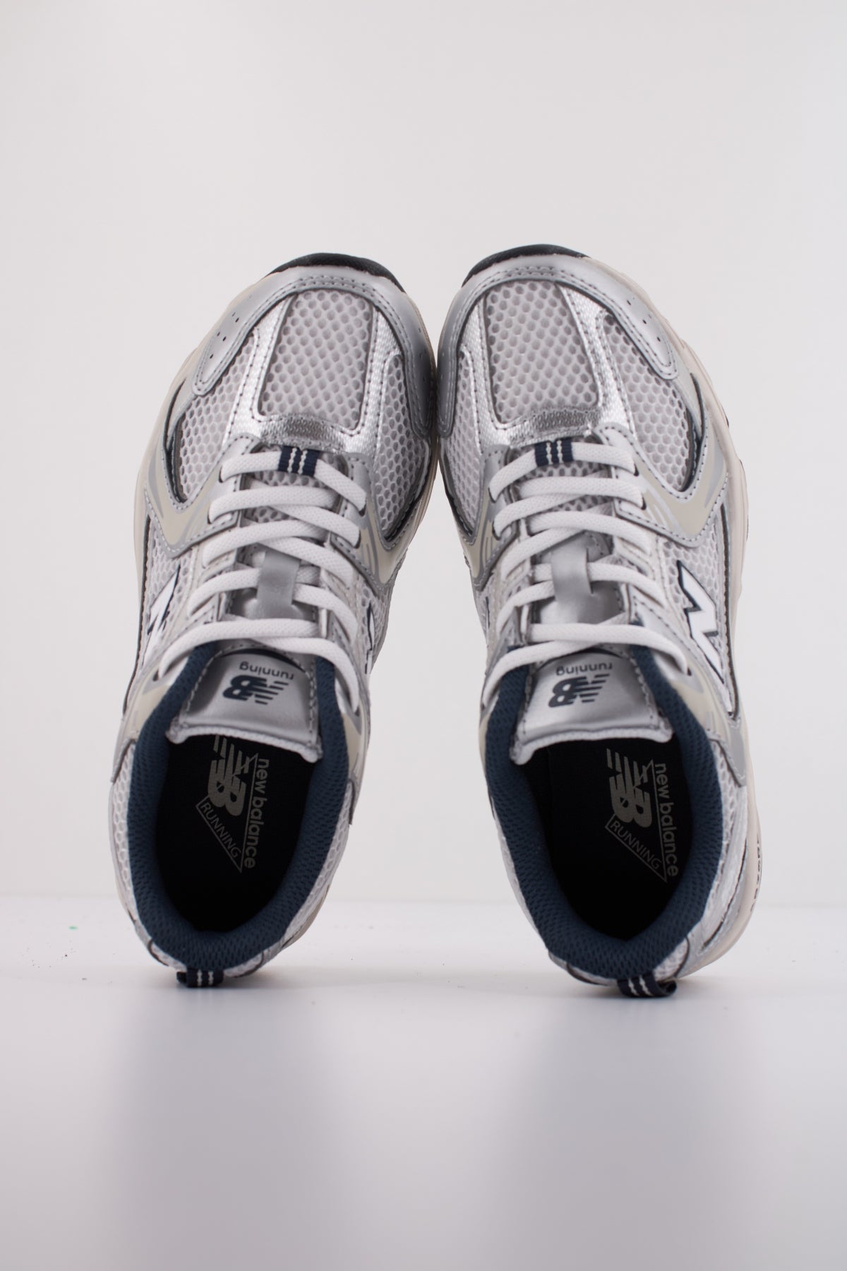 NEW BALANCE PZ  en color PLATA  (3)