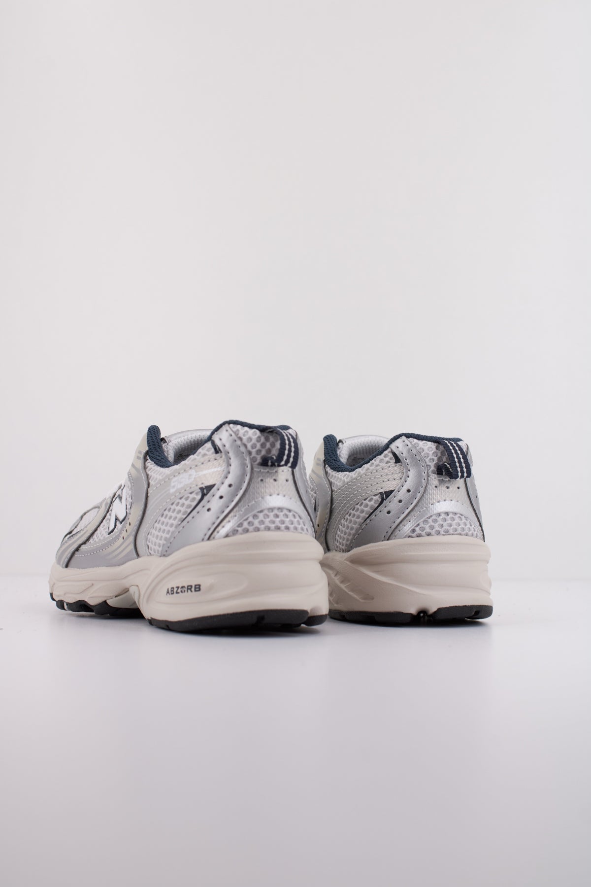 NEW BALANCE PZ  en color PLATA  (4)