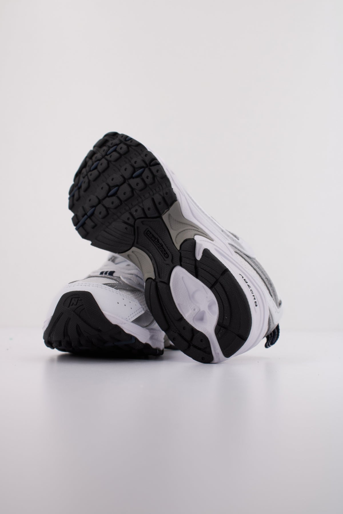 NEW BALANCE PZ  en color BLANCO  (5)