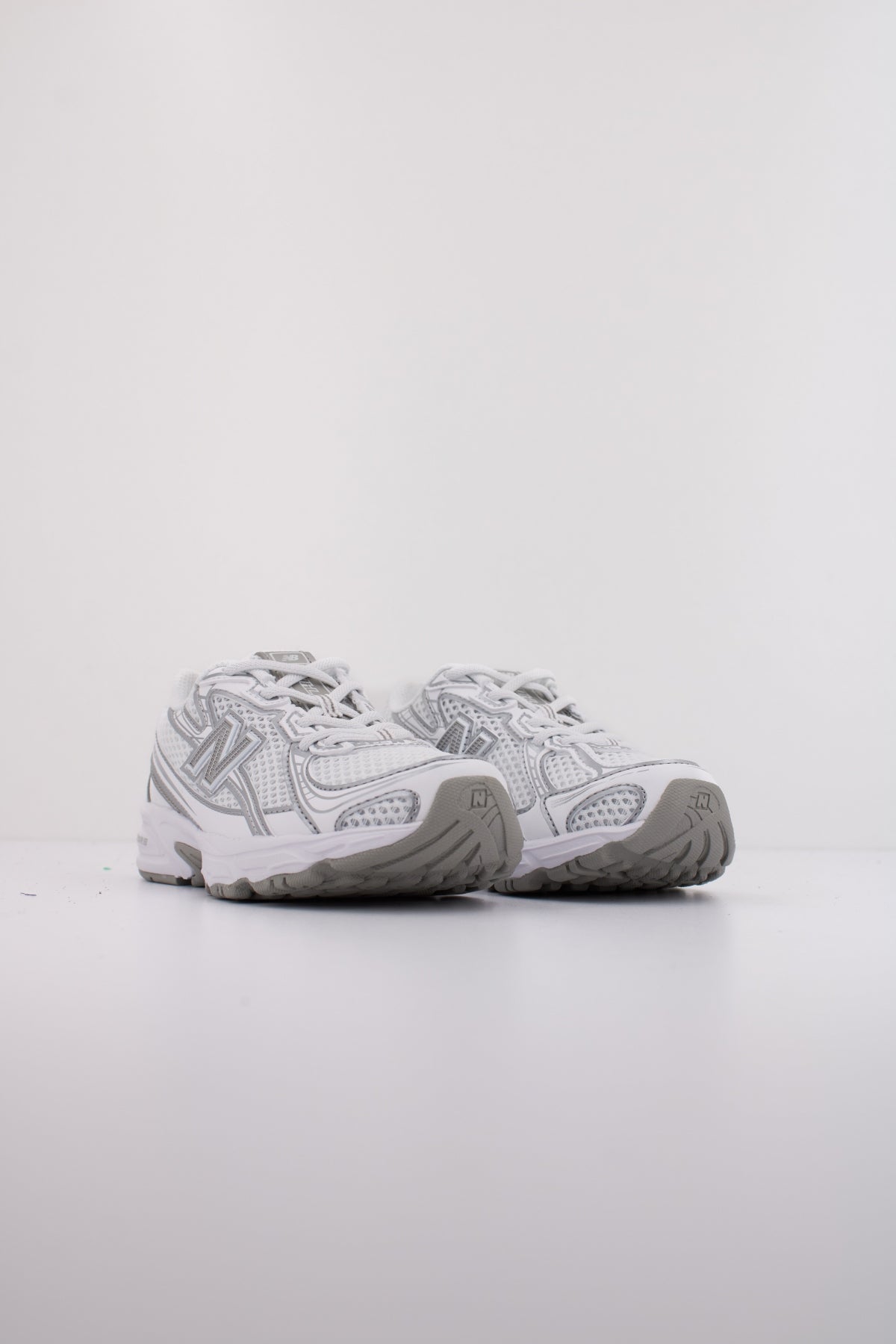 NEW BALANCE PZ  en color BLANCO  (2)