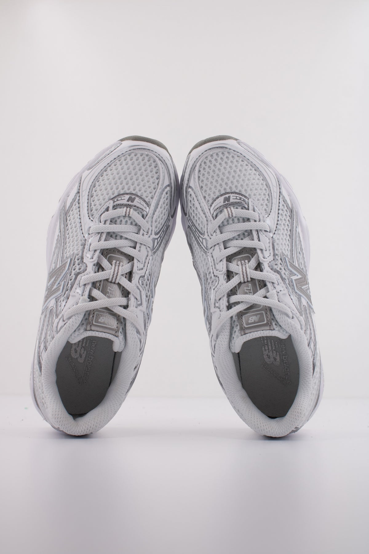 NEW BALANCE PZ  en color BLANCO  (3)