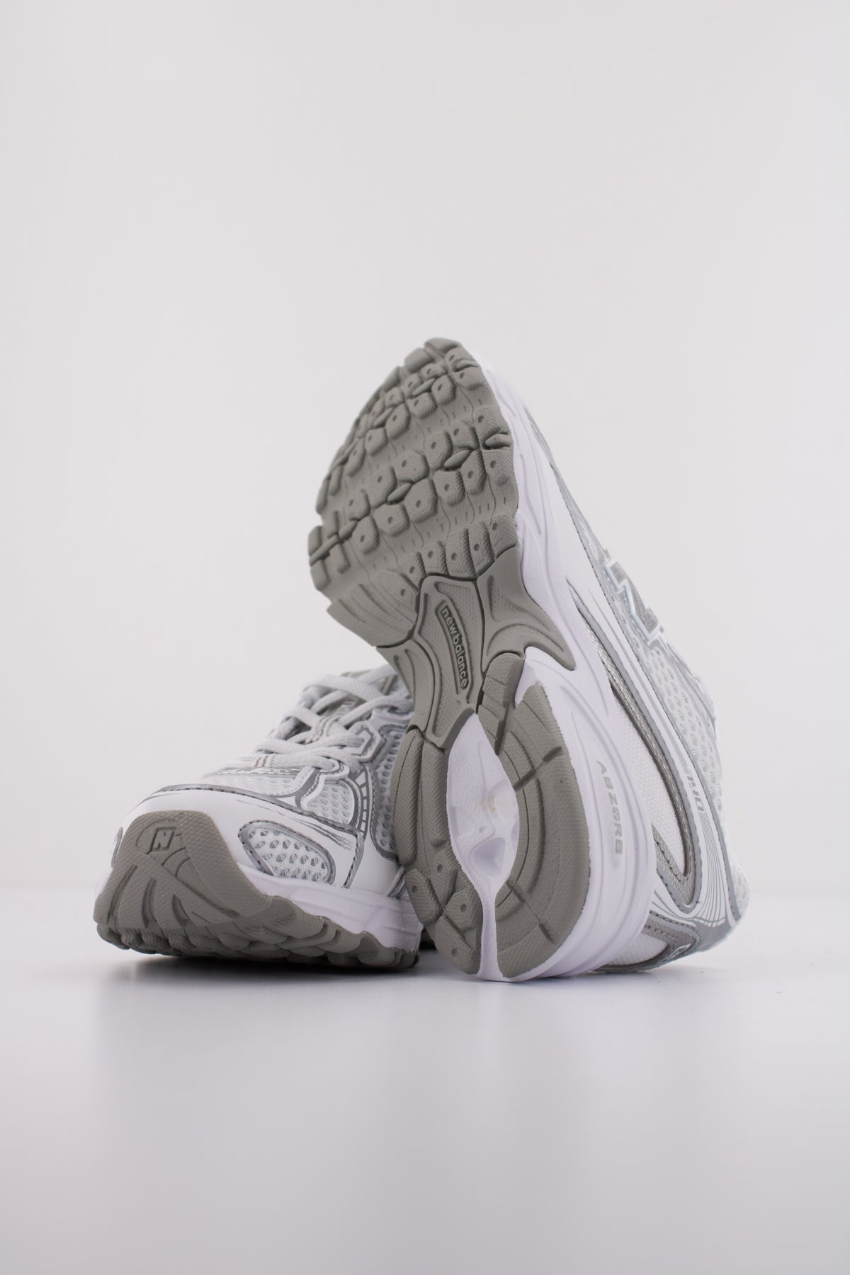 NEW BALANCE PZ  en color BLANCO  (5)