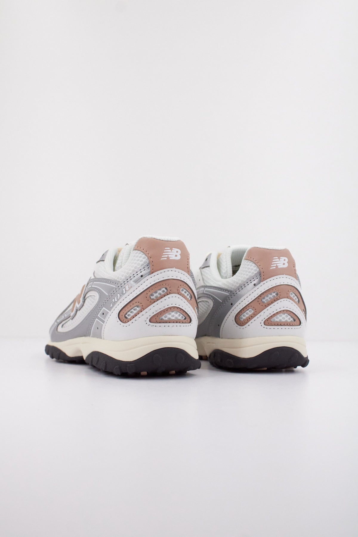 NEW BALANCE UL SWA en color PLATA  (4)