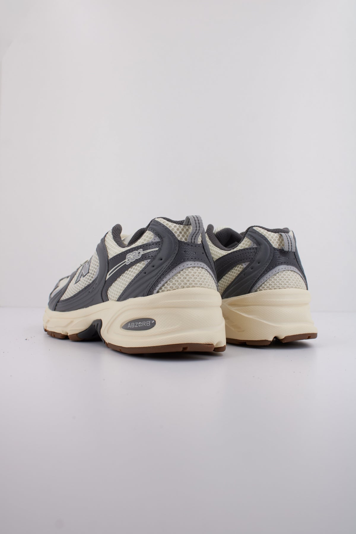 NEW BALANCE MR  en color GRIS  (4)
