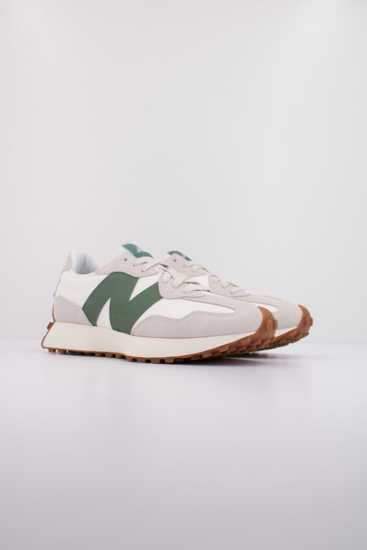 NEW BALANCE U en color BLANCO  (2)