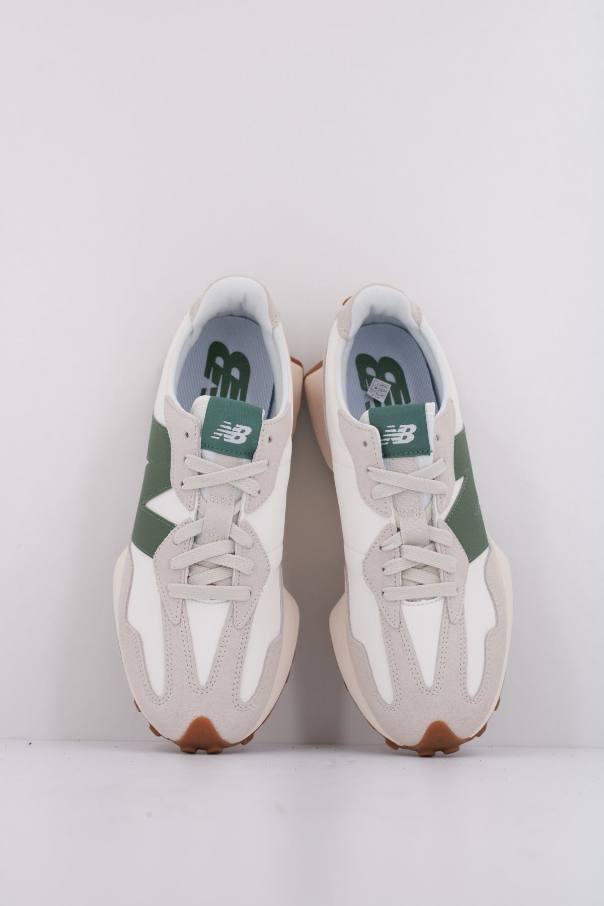 NEW BALANCE U en color BLANCO  (3)