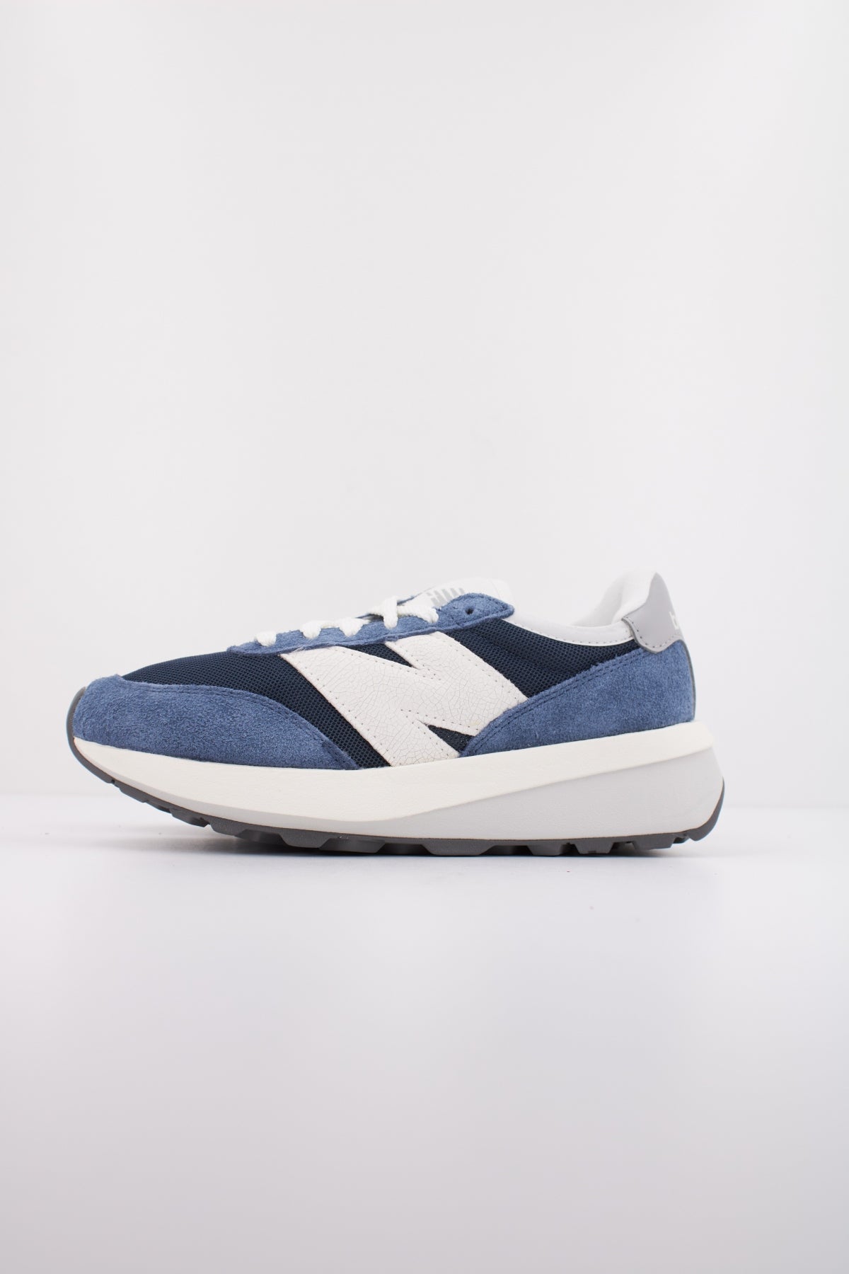 NEW BALANCE U en color AZUL  (1)