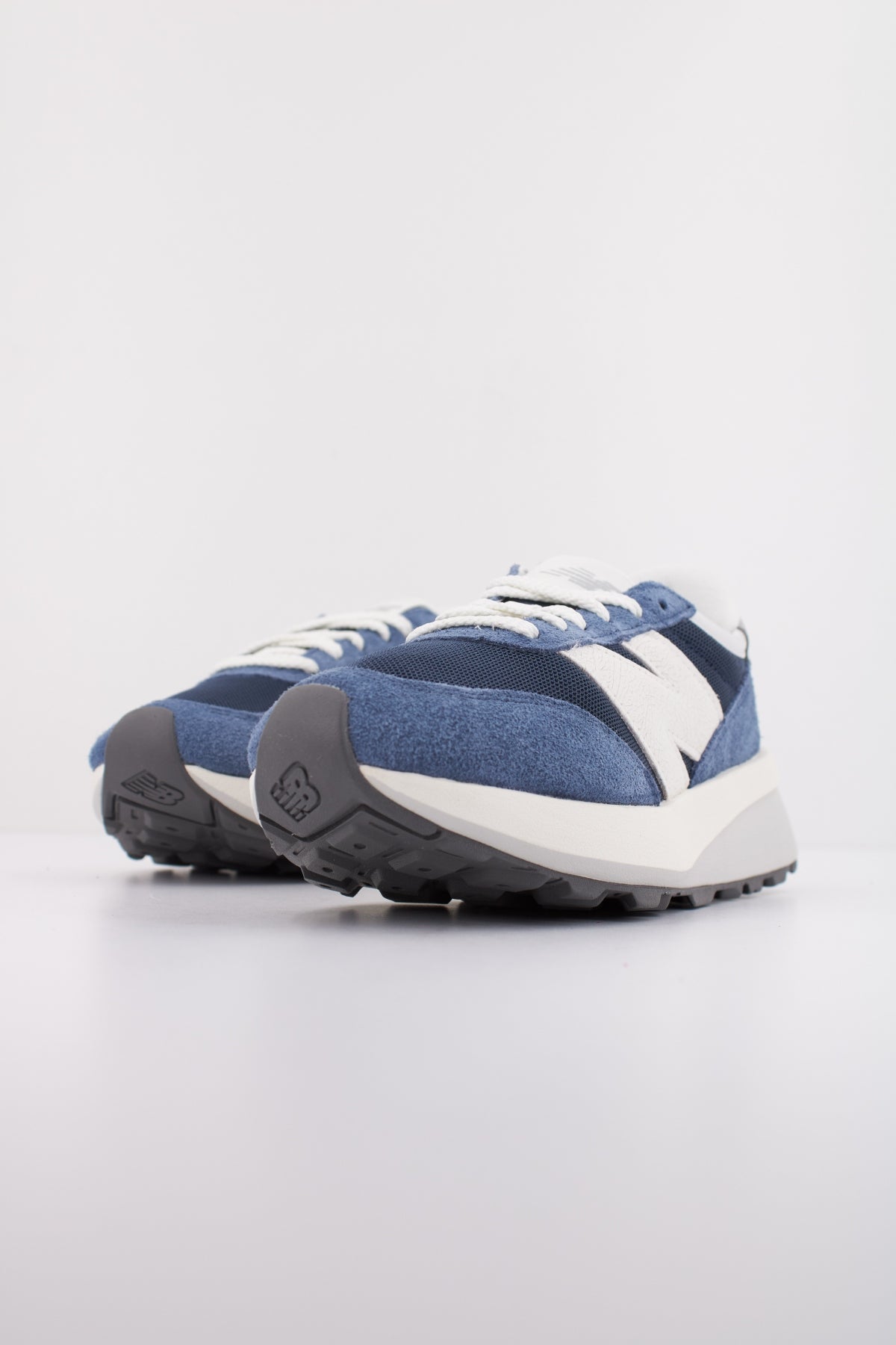 NEW BALANCE U en color AZUL  (2)