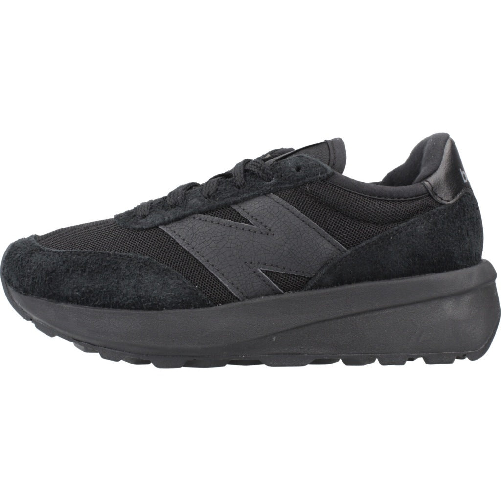 NEW BALANCE U en color NEGRO  (2)
