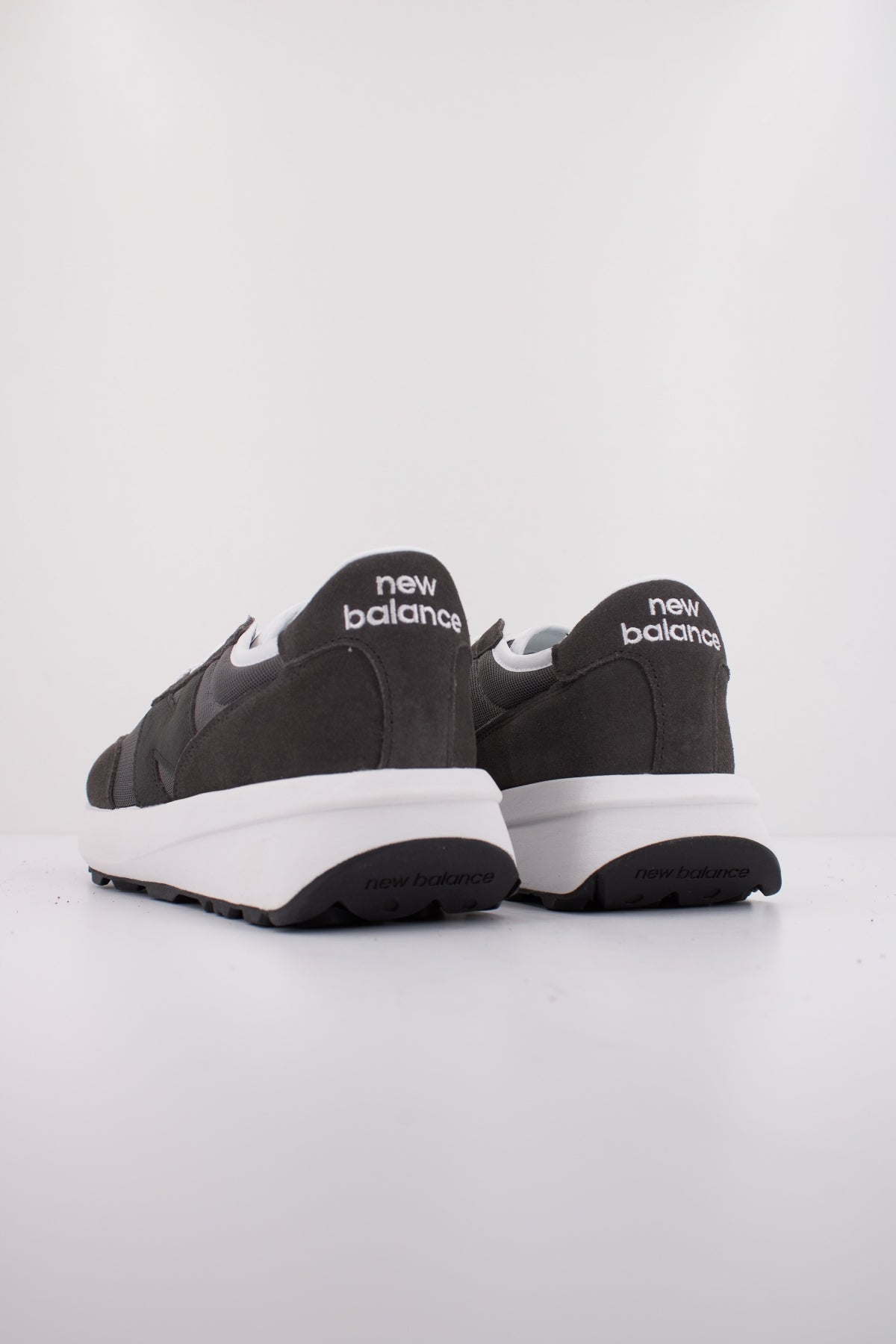 NEW BALANCE U HD en color GRIS  (4)