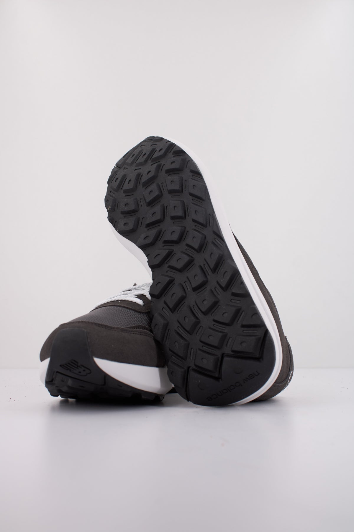 NEW BALANCE U HD en color GRIS  (5)