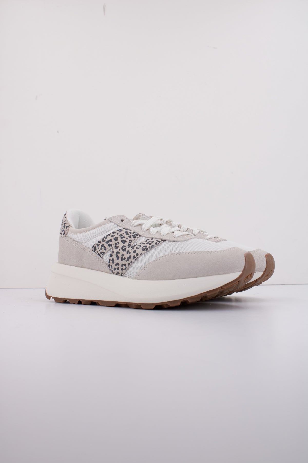 NEW BALANCE U en color BEIS  (2)