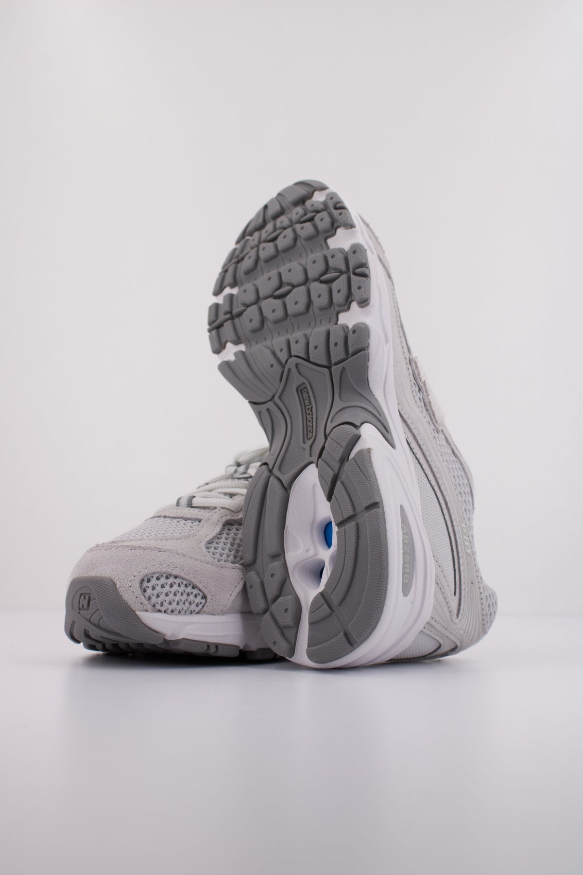 NEW BALANCE U  en color GRIS  (5)
