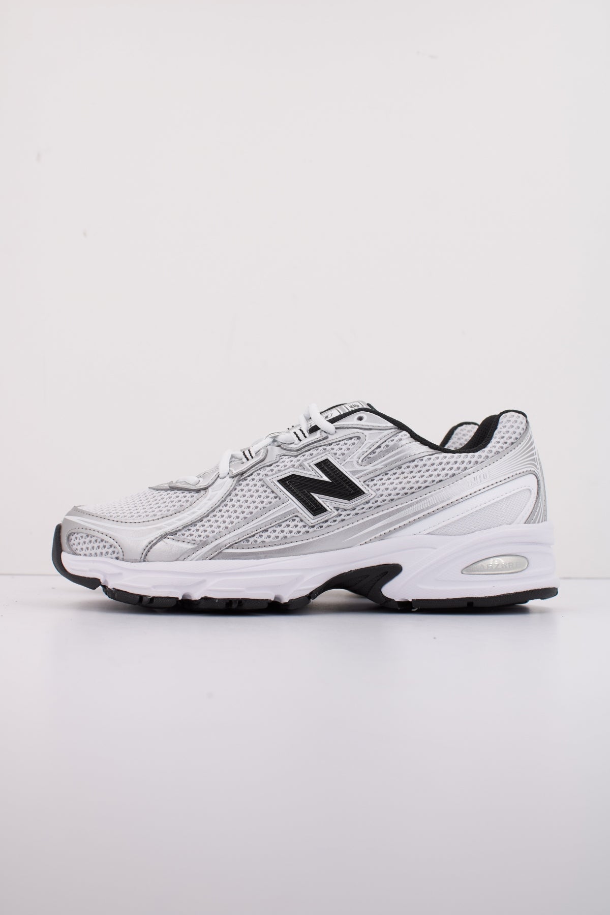 NEW BALANCE U en color BLANCO  (1)