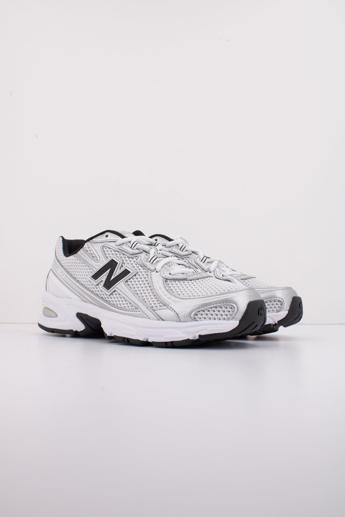 NEW BALANCE U en color BLANCO  (2)
