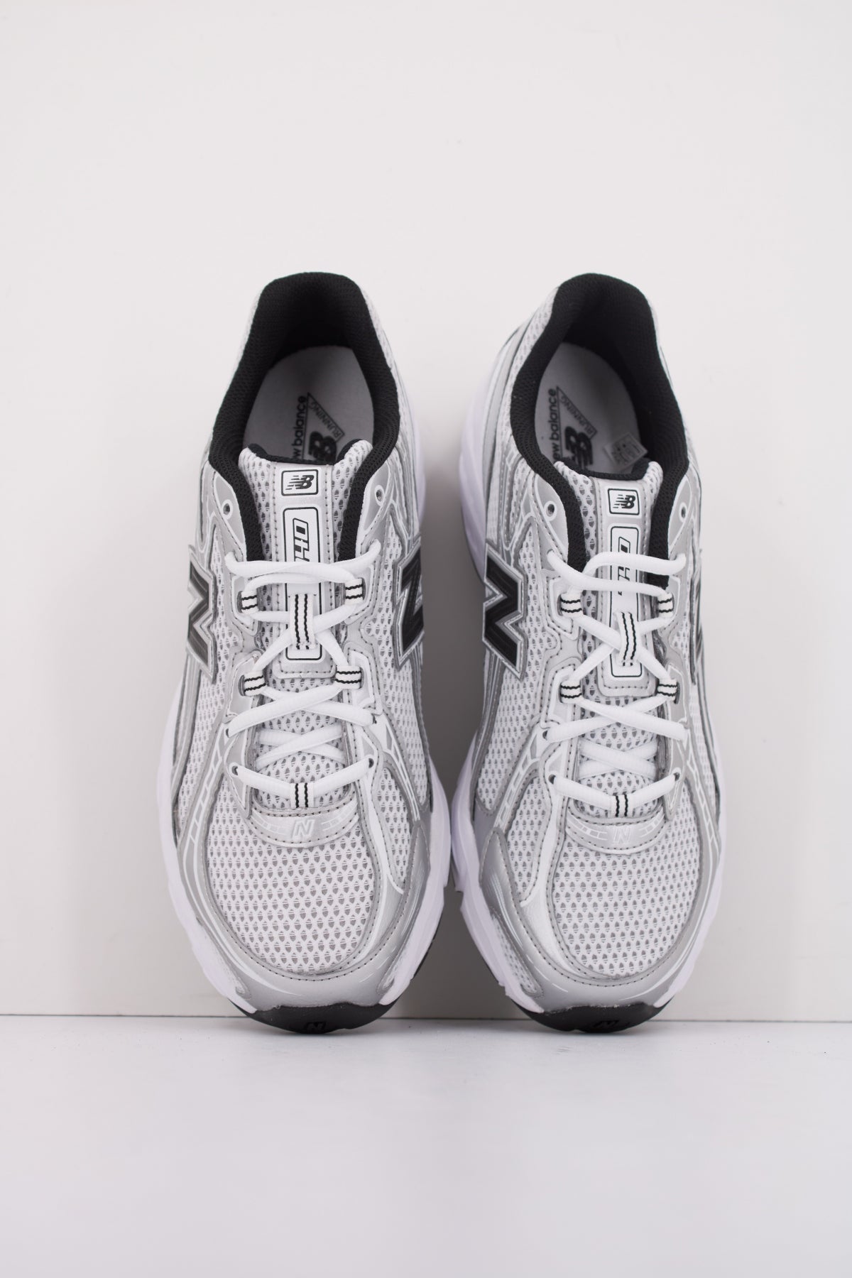 NEW BALANCE U en color BLANCO  (3)
