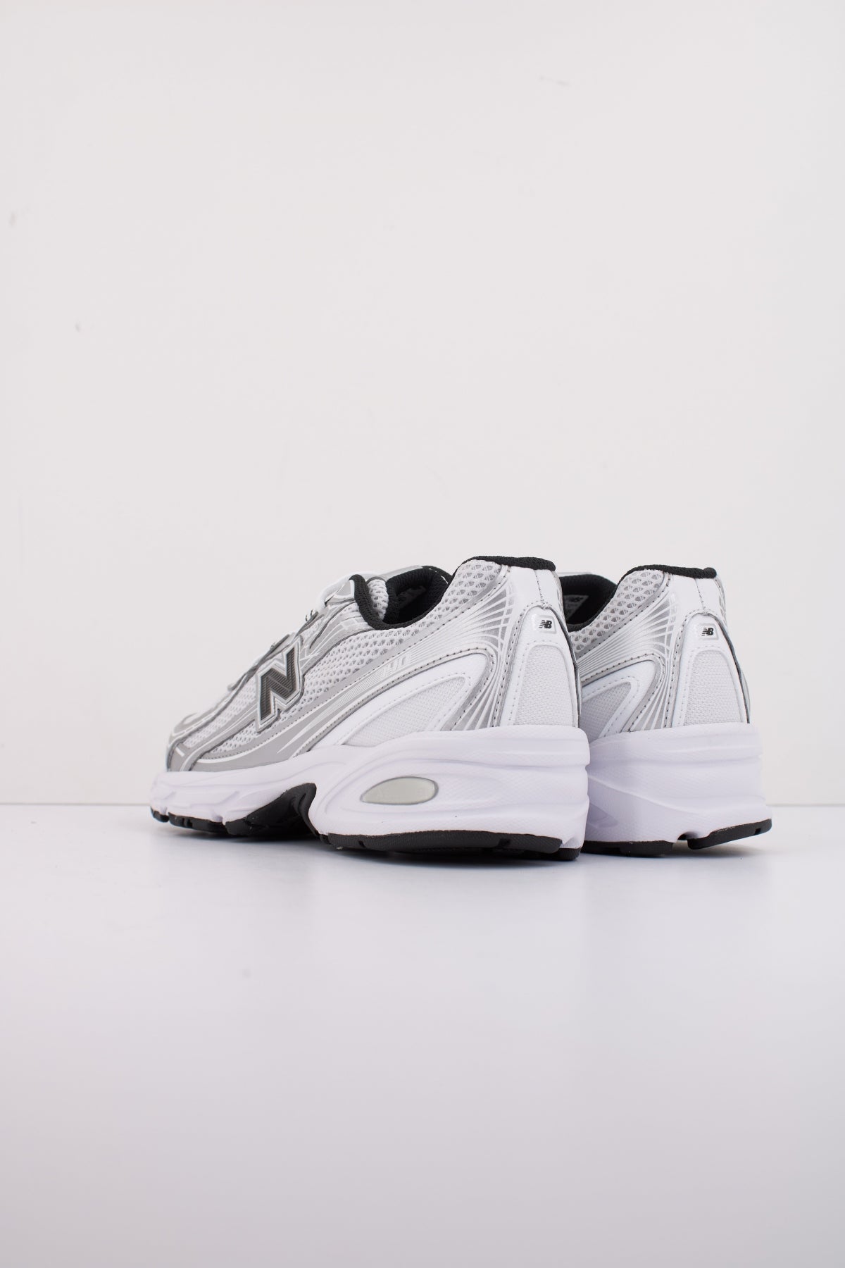 NEW BALANCE U en color BLANCO  (4)