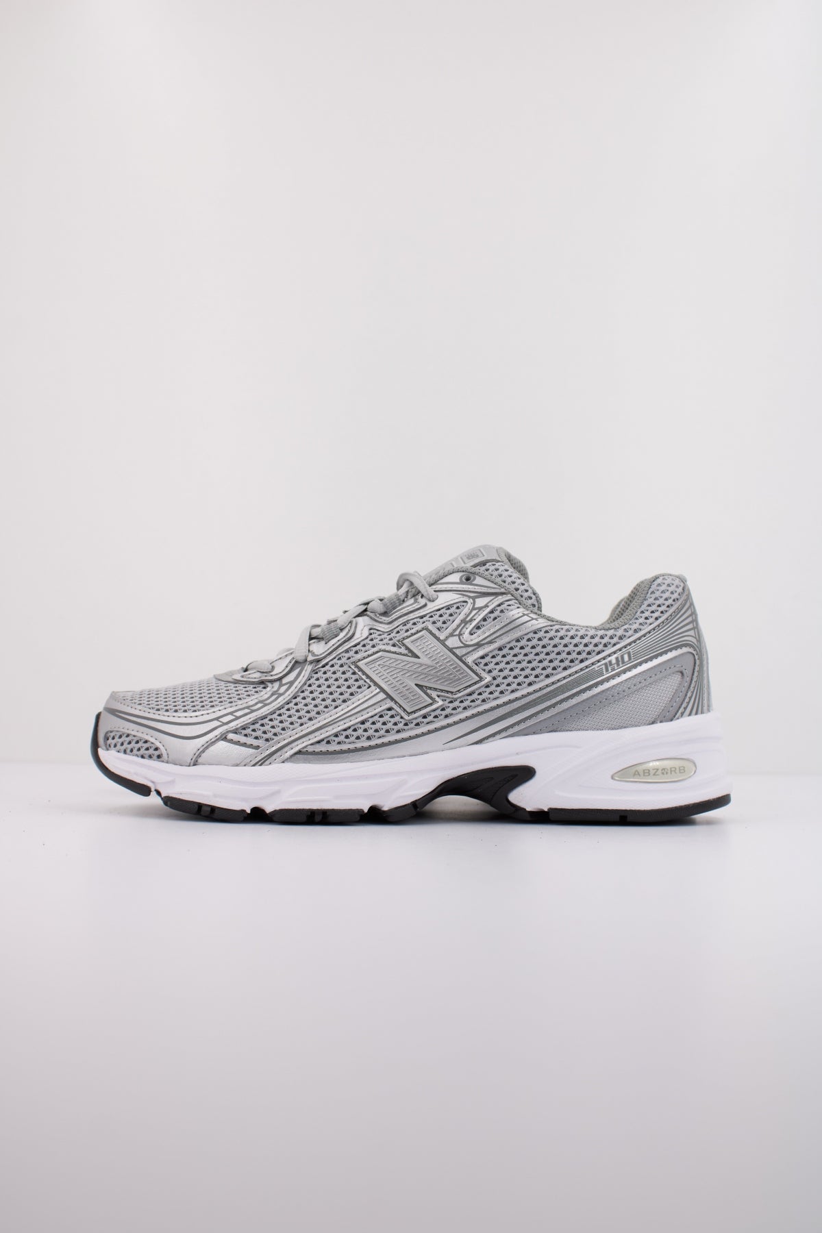 NEW BALANCE U en color PLATA  (1)