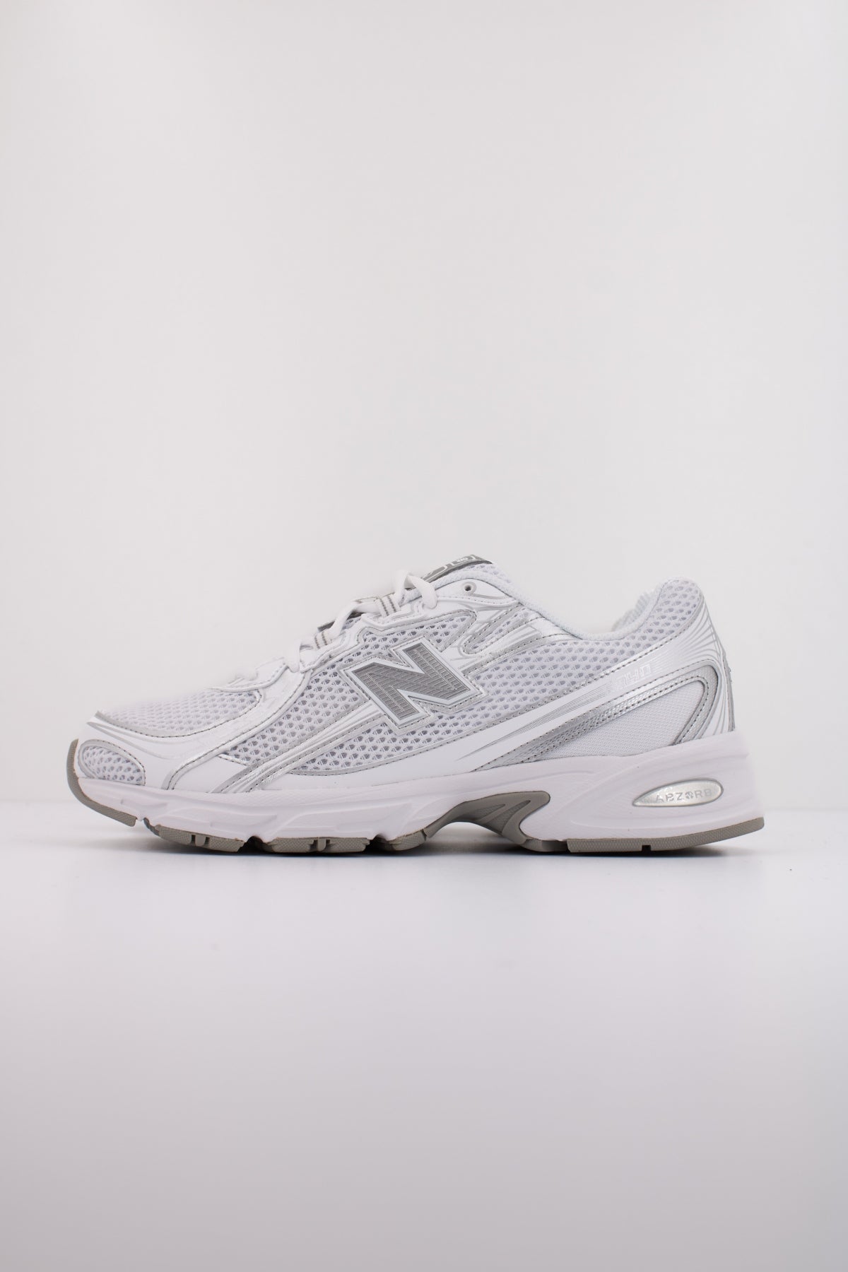 NEW BALANCE U  en color BLANCO  (1)