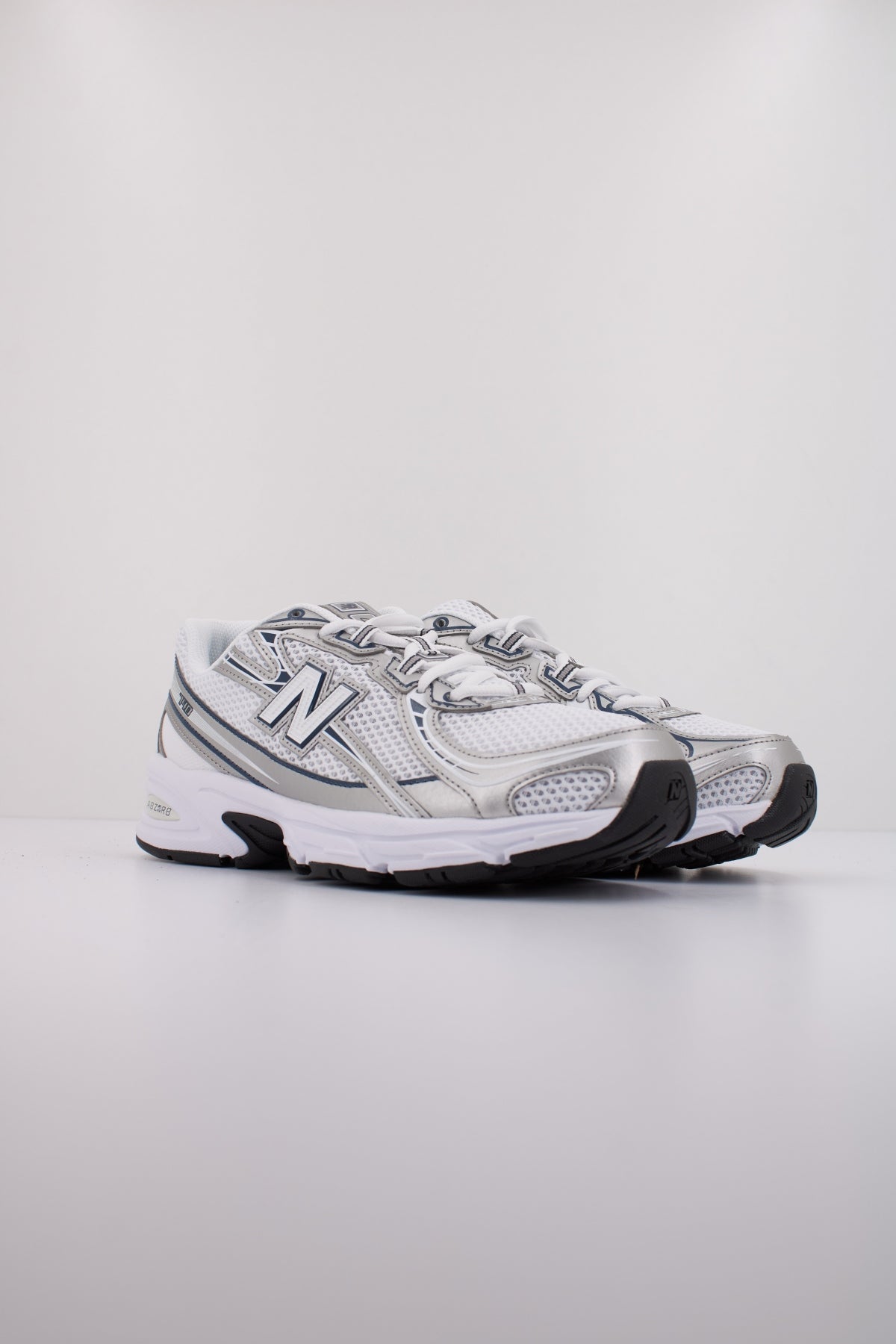 NEW BALANCE U en color BLANCO  (2)
