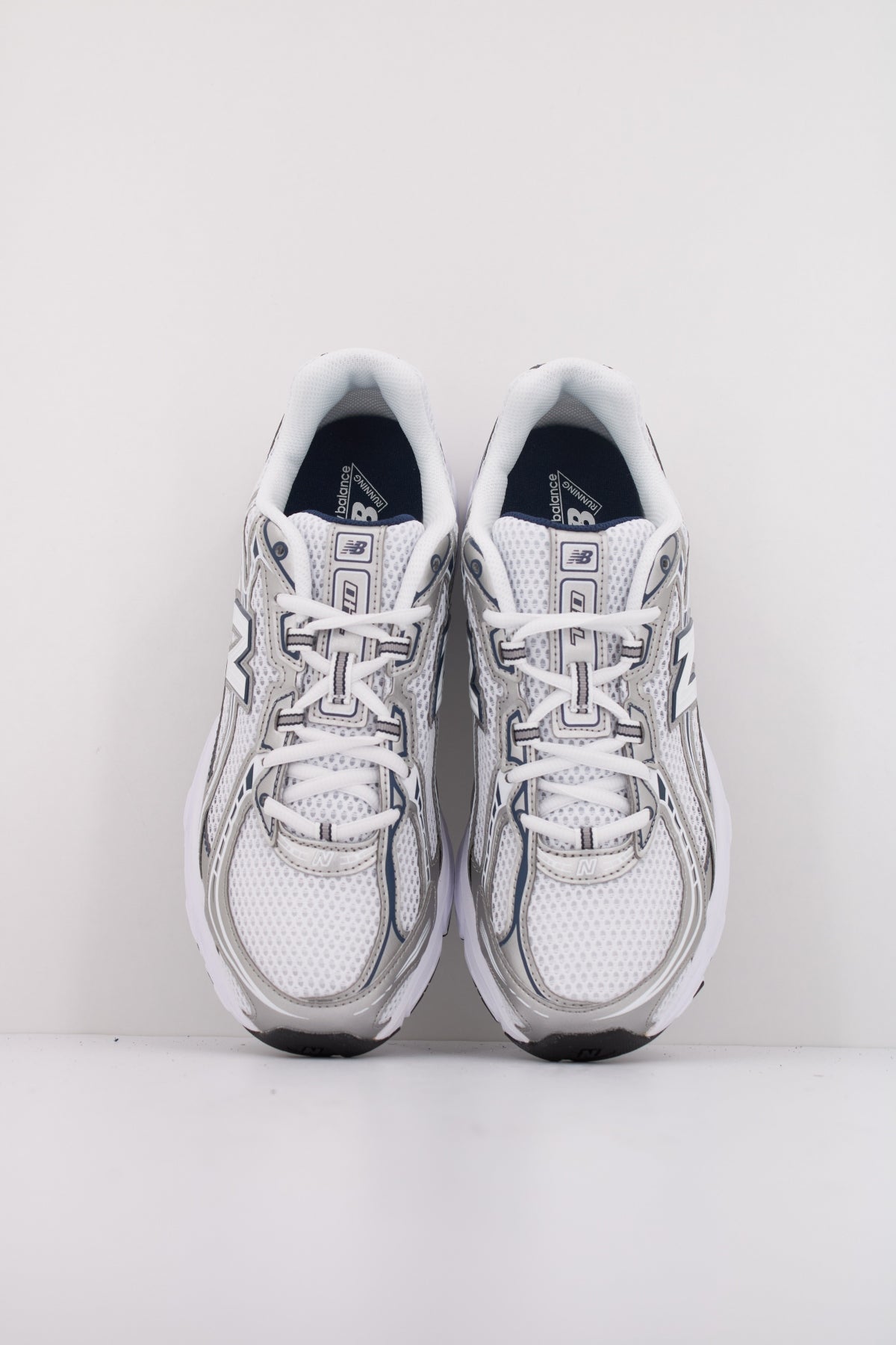 NEW BALANCE U en color BLANCO  (3)