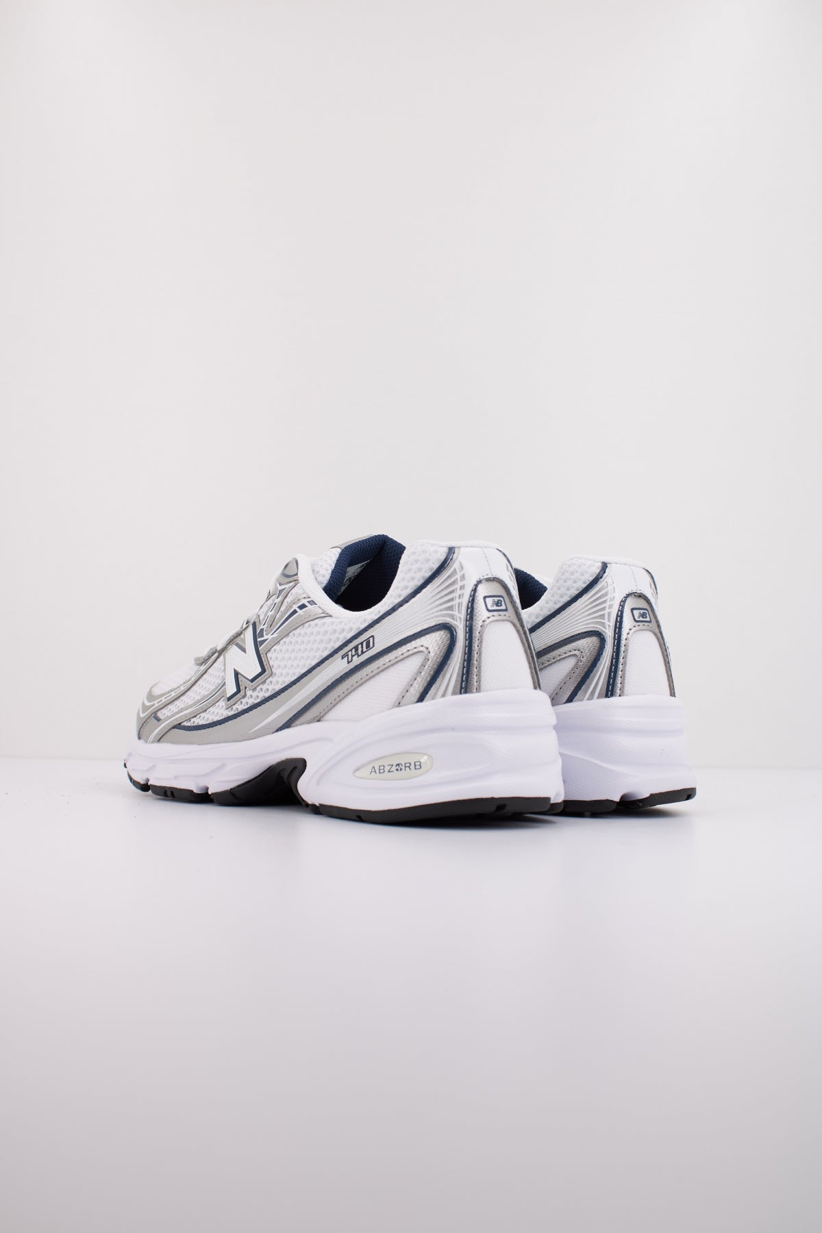 NEW BALANCE U en color BLANCO  (4)