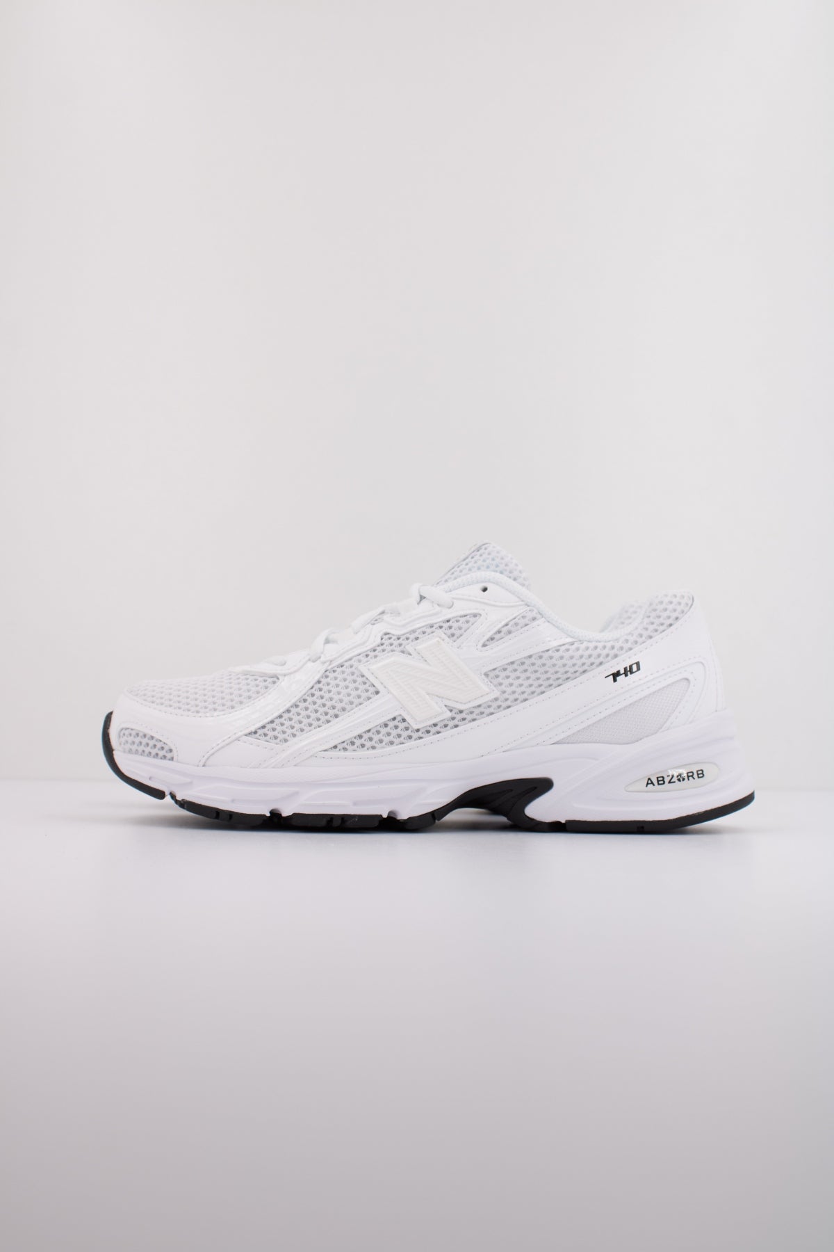 NEW BALANCE U en color BLANCO  (1)