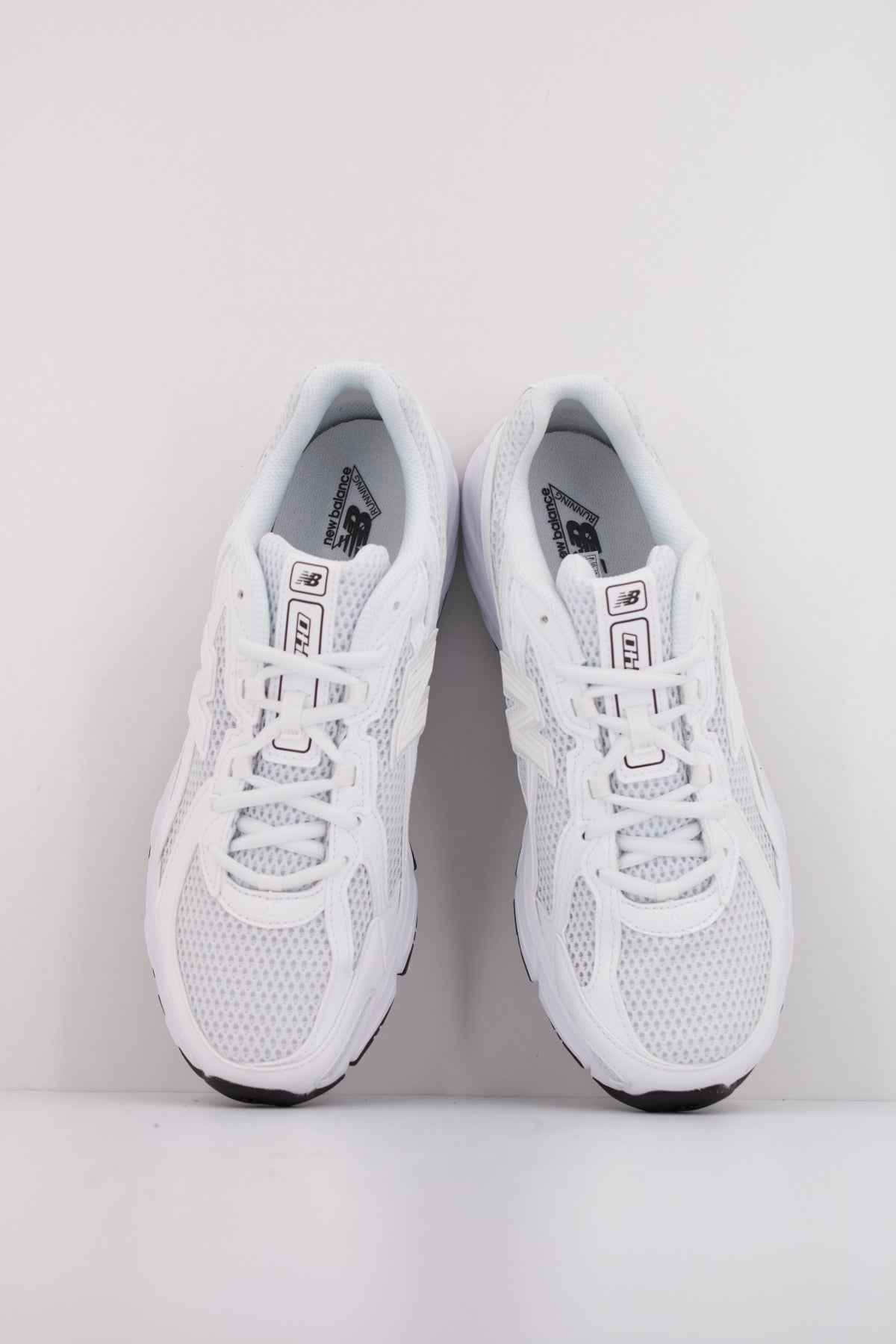 NEW BALANCE U en color BLANCO  (3)