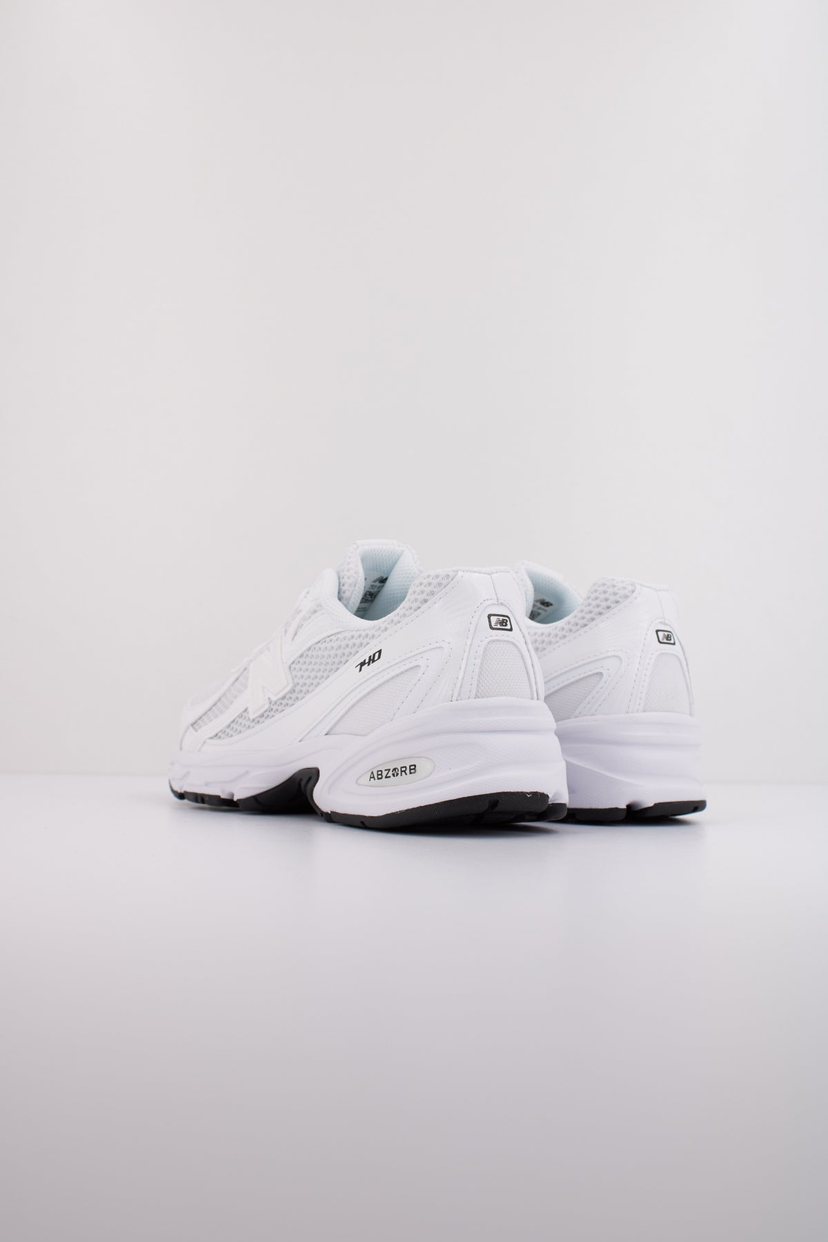 NEW BALANCE U en color BLANCO  (4)