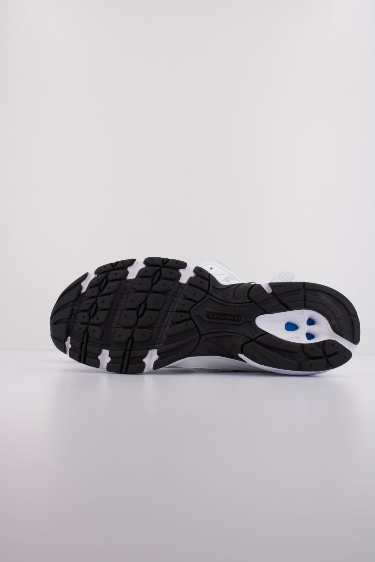 NEW BALANCE U en color BLANCO  (5)