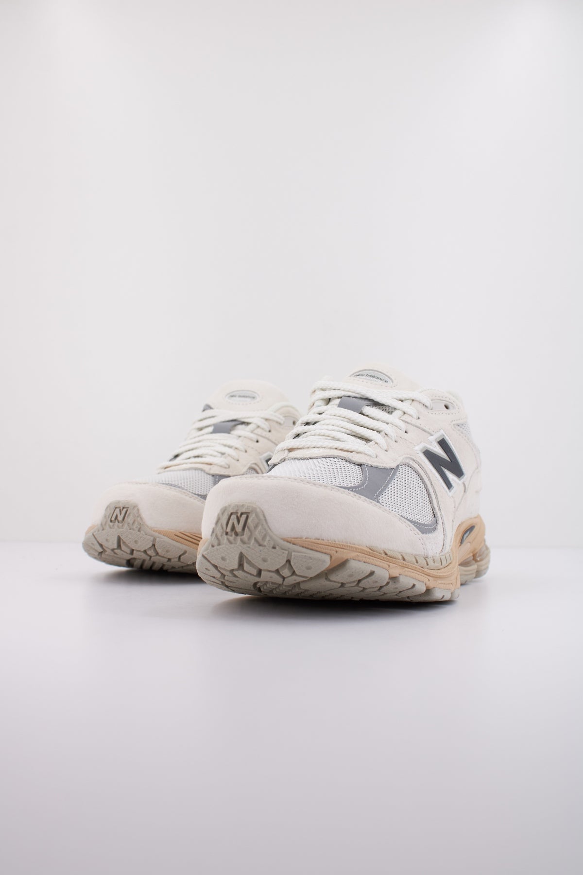 NEW BALANCE U en color BLANCO  (2)