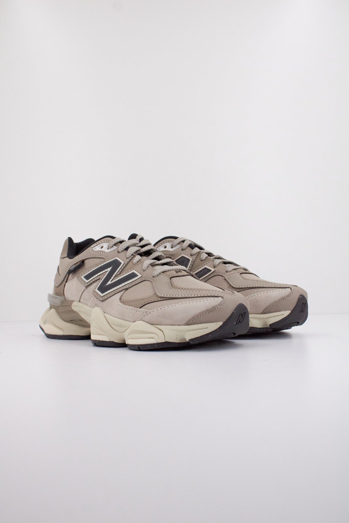 NEW BALANCE U en color MARRON  (2)