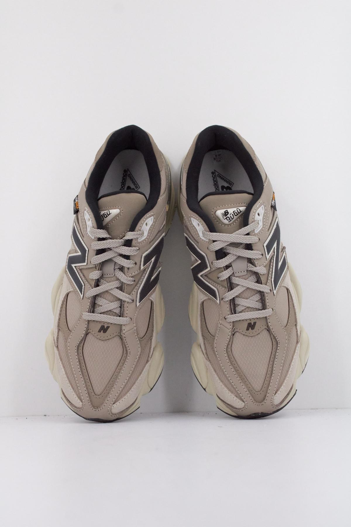 NEW BALANCE U en color MARRON  (3)