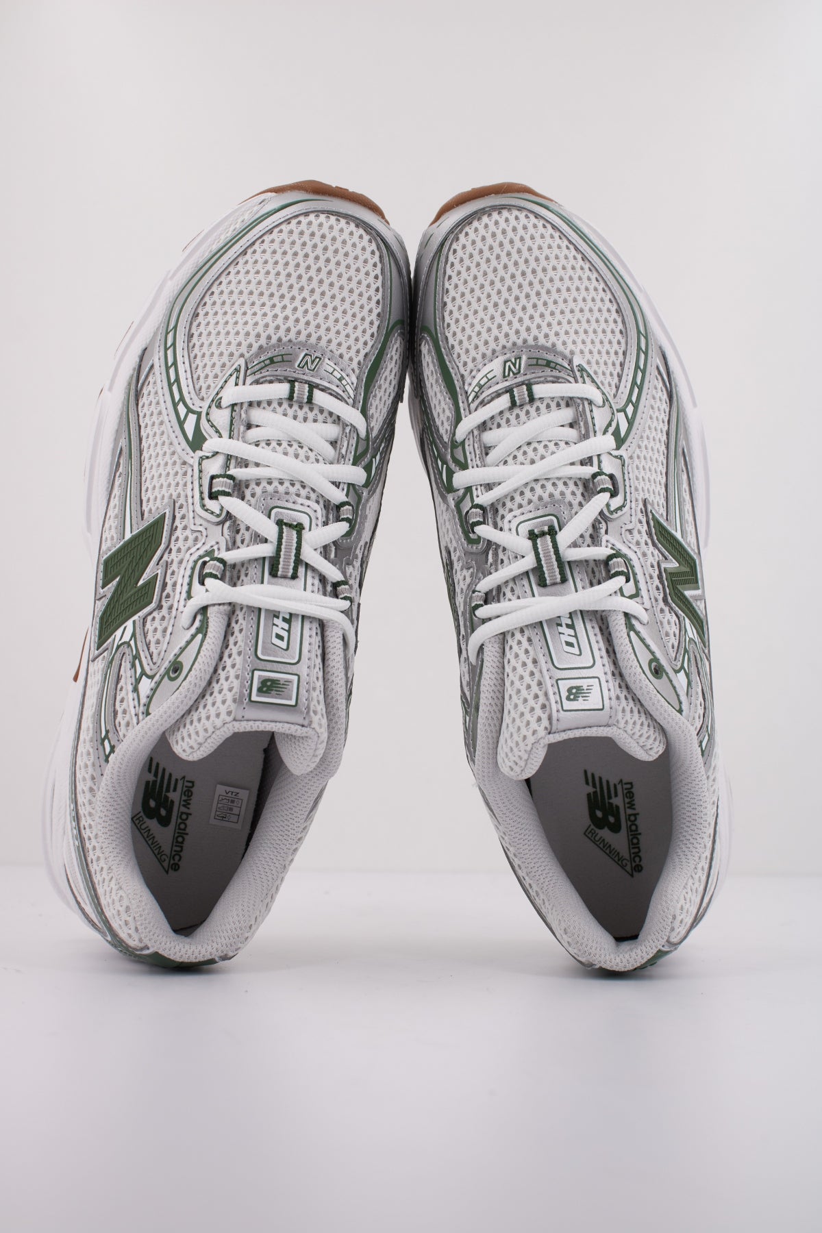 NEW BALANCE U SF en color BLANCO  (3)