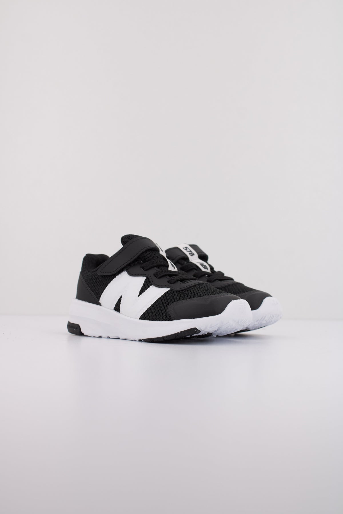 NEW BALANCE IT en color NEGRO  (2)