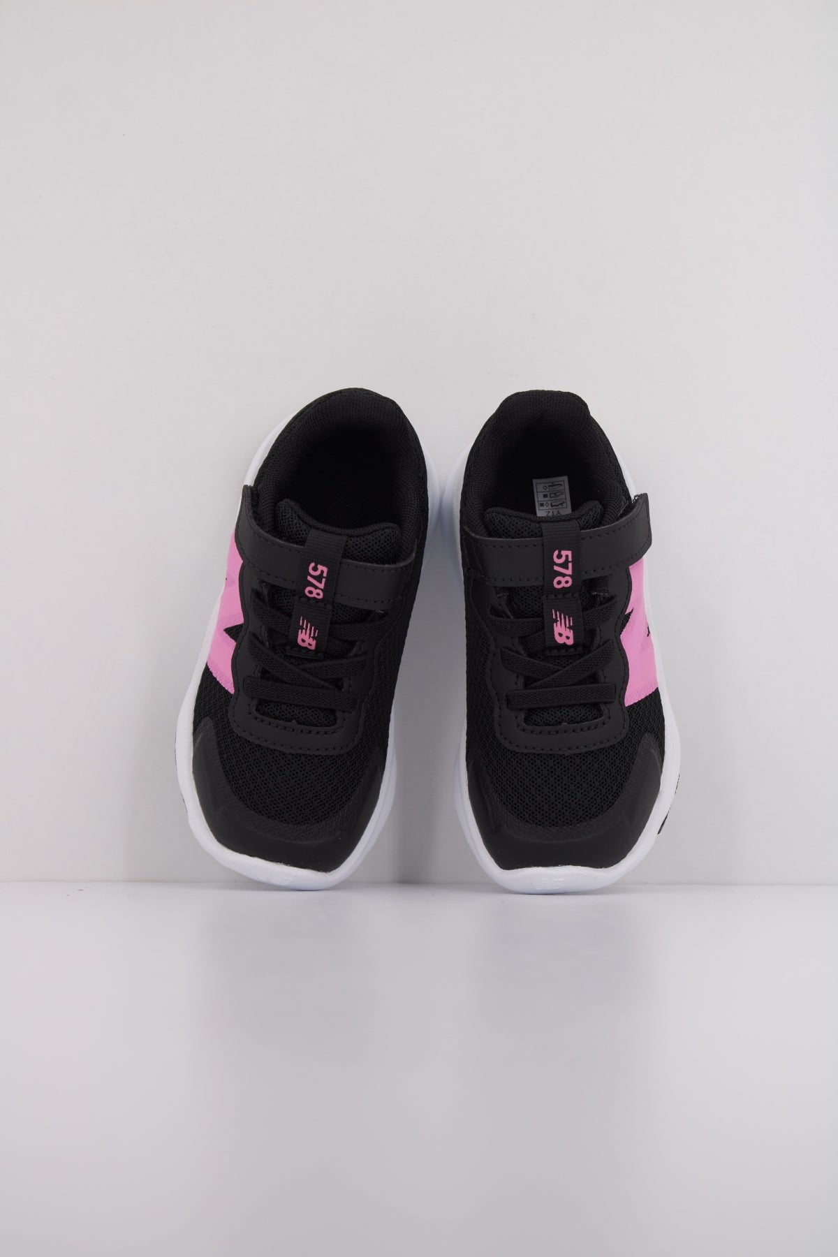 NEW BALANCE IT  en color NEGRO  (3)