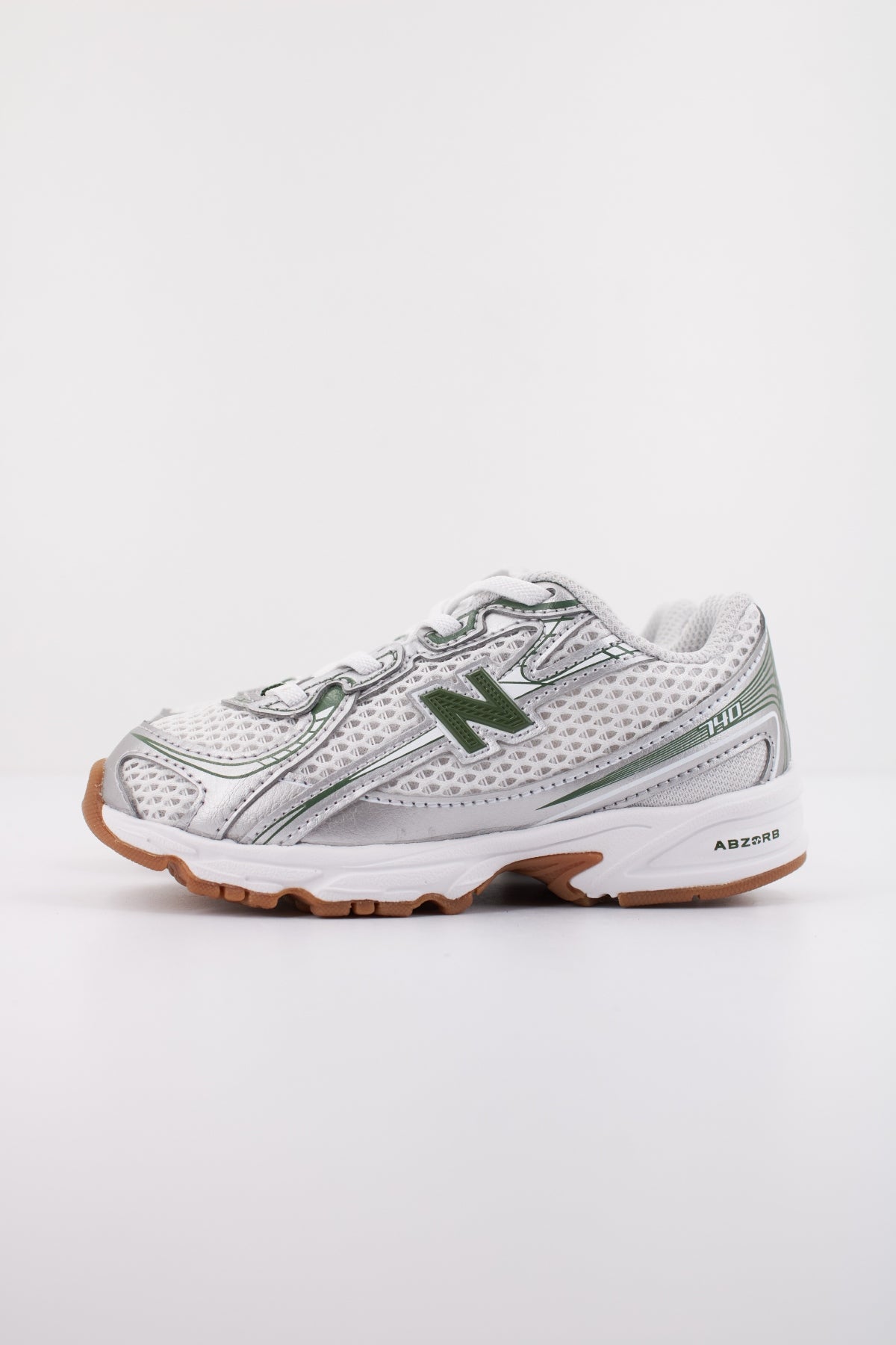 NEW BALANCE  IZ GS  en color GRIS  (1)