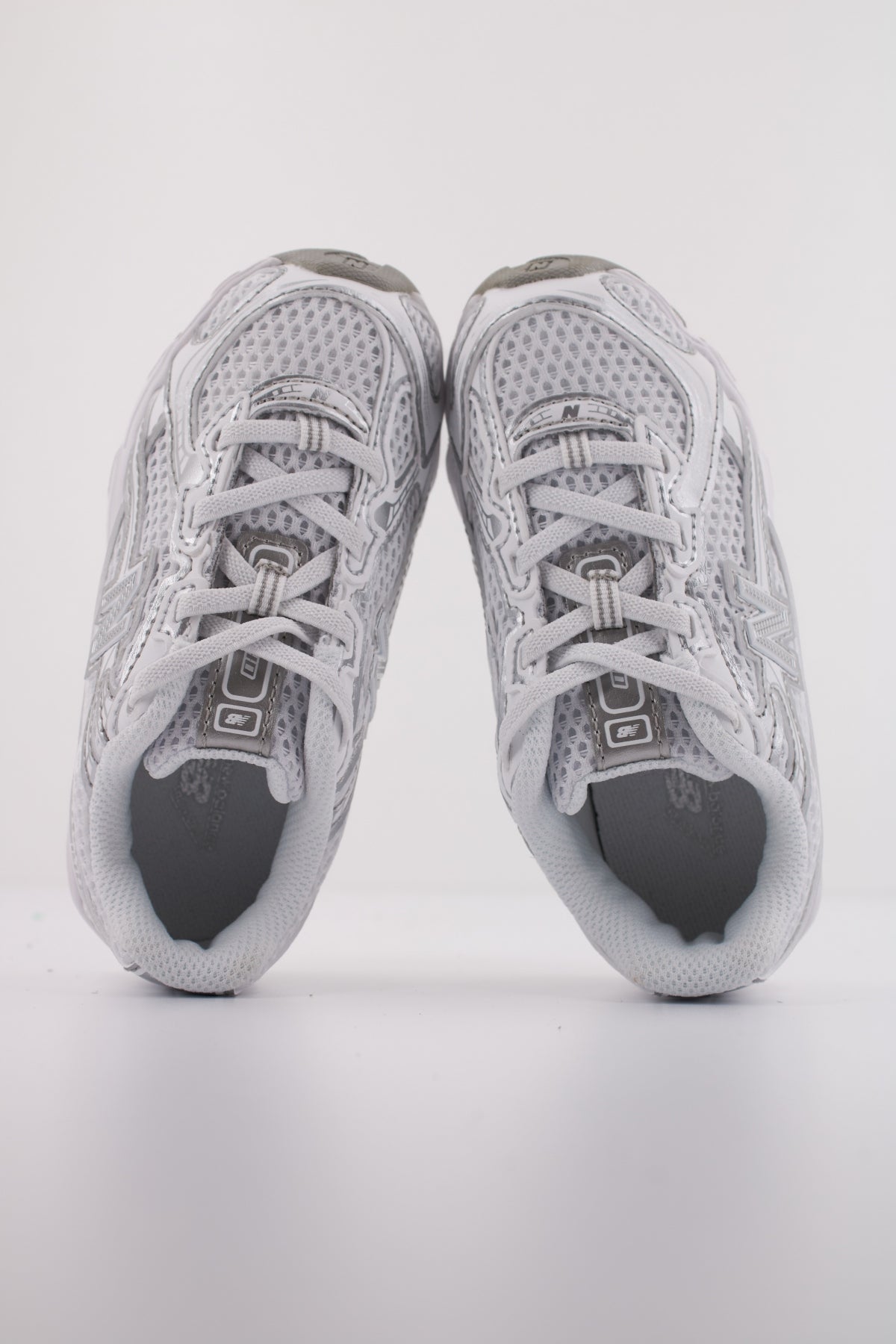NEW BALANCE IZ  en color BLANCO  (3)