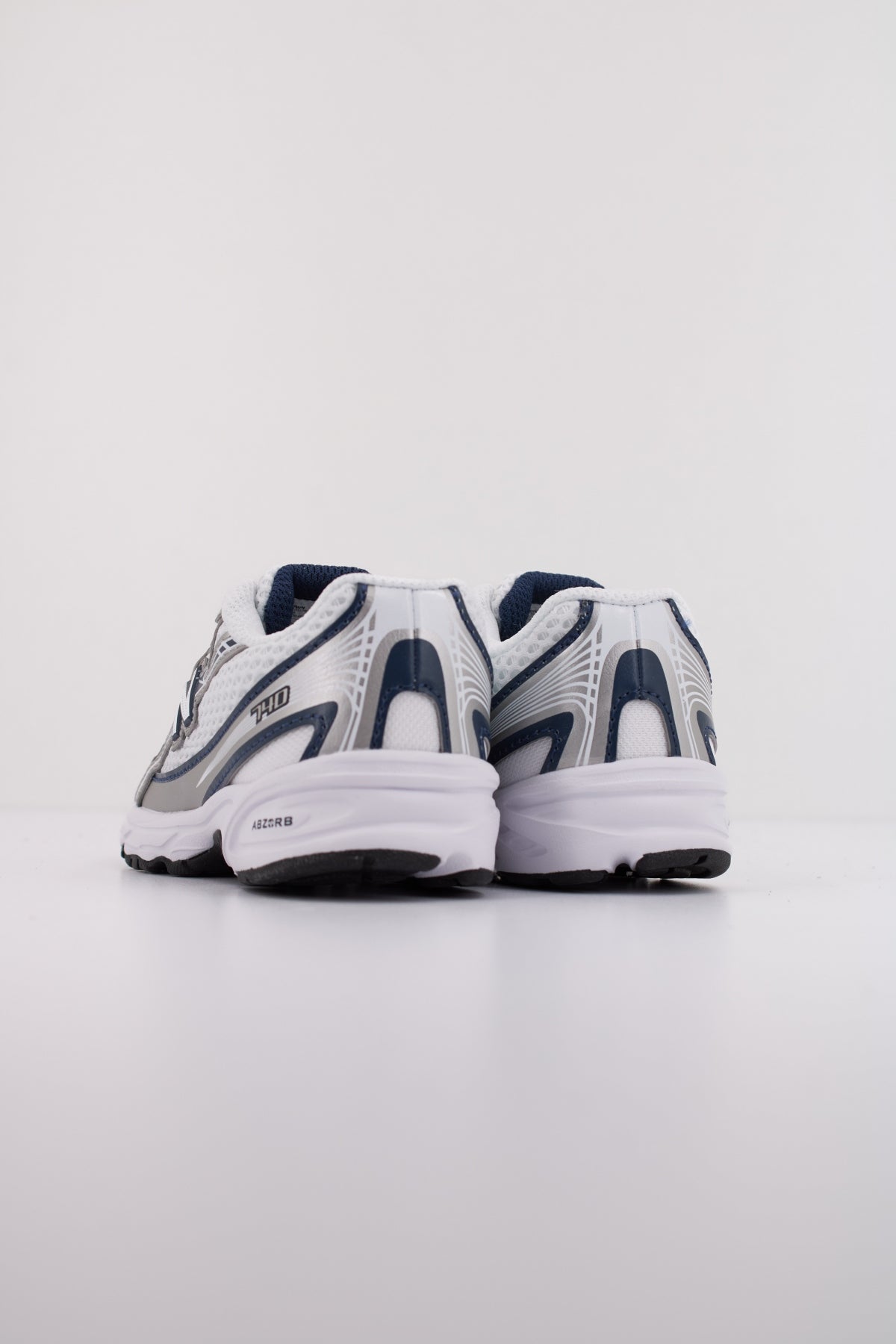 NEW BALANCE IZ  en color BLANCO  (4)