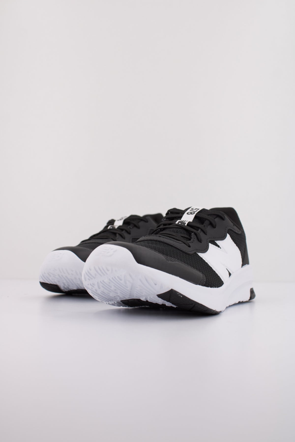 NEW BALANCE GK en color NEGRO  (2)