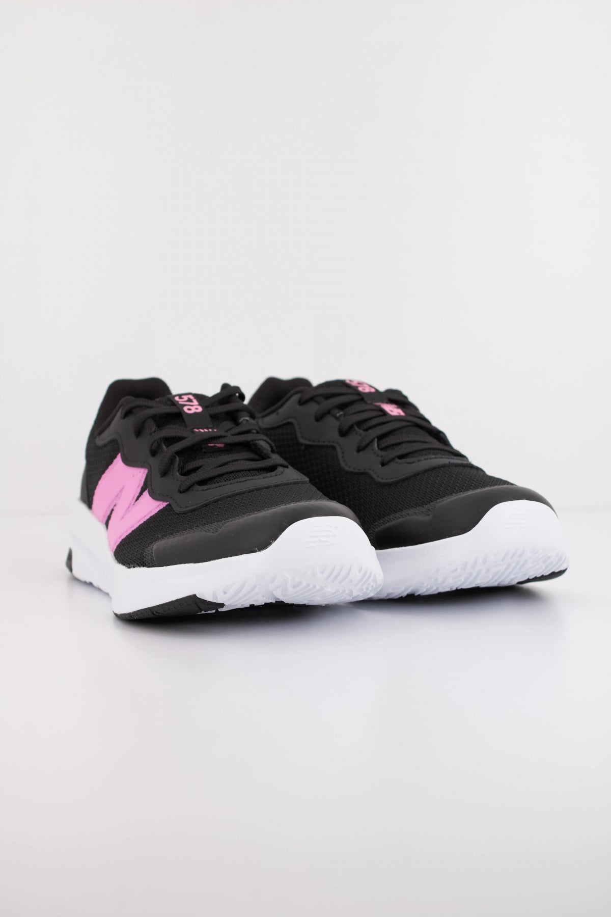 NEW BALANCE GK en color NEGRO  (2)