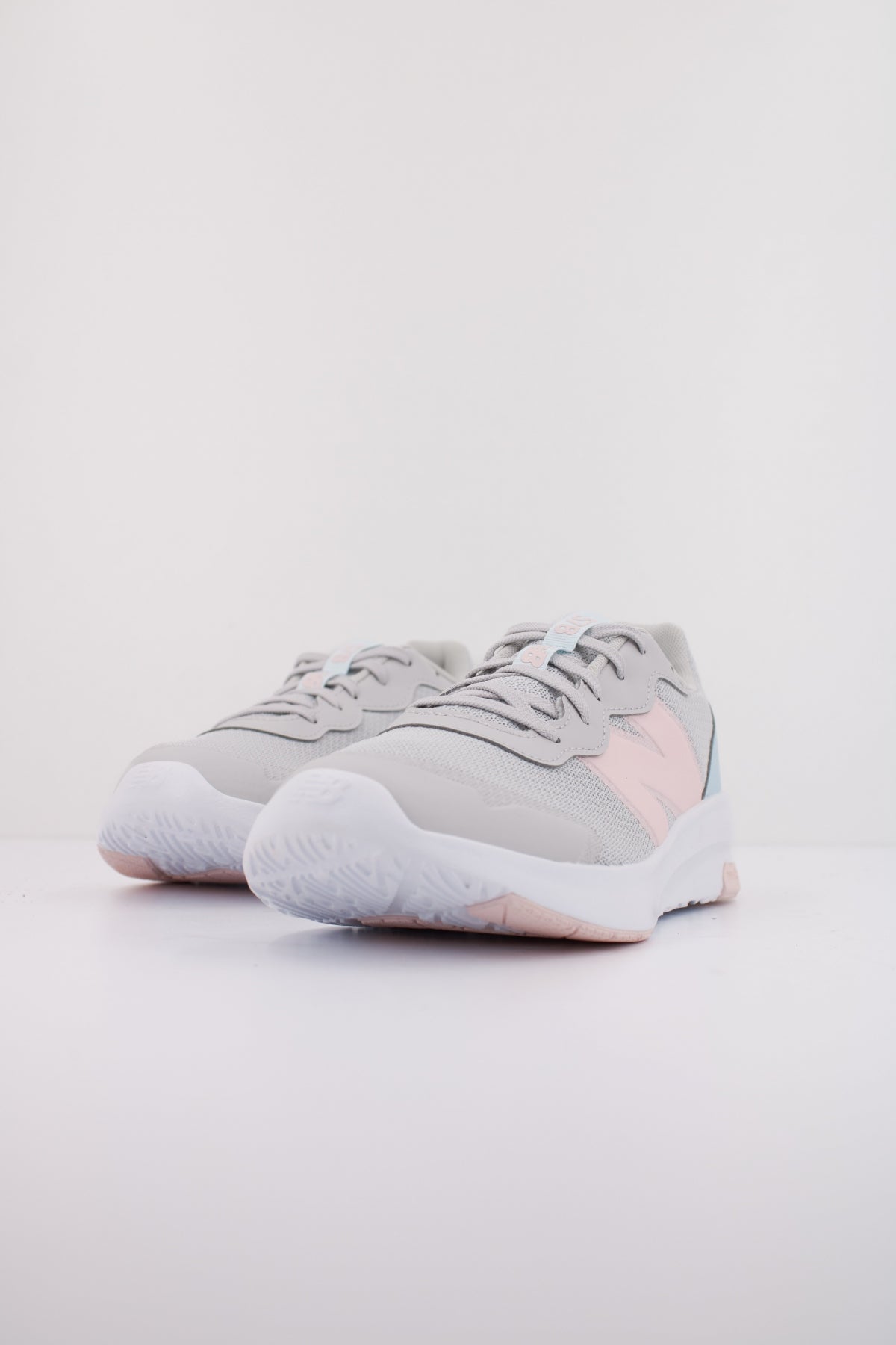 NEW BALANCE GK en color GRIS  (2)