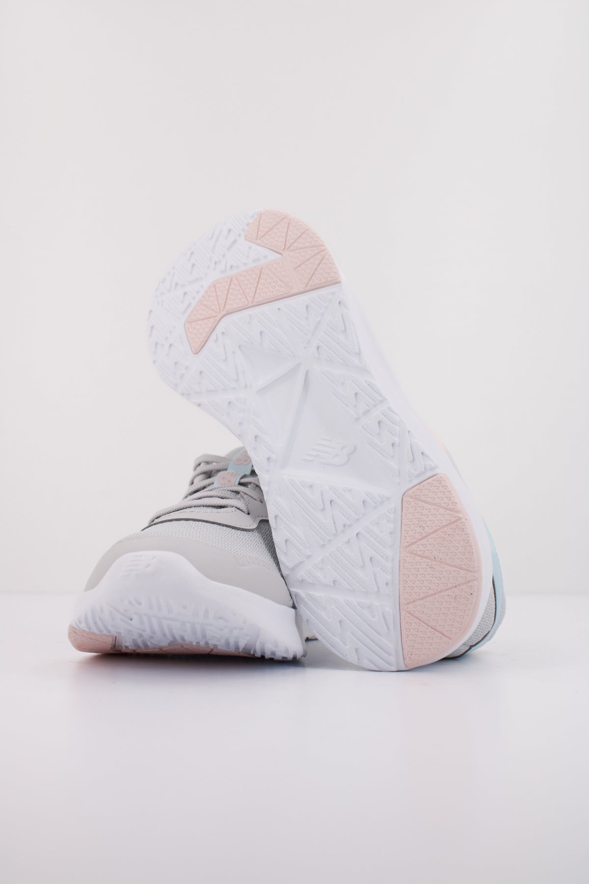 NEW BALANCE GK en color GRIS  (5)